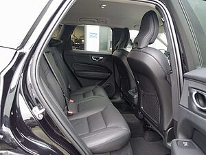 Volvo  B4 AWD Plus Dark H&K/Kamera/Carplay/AHK