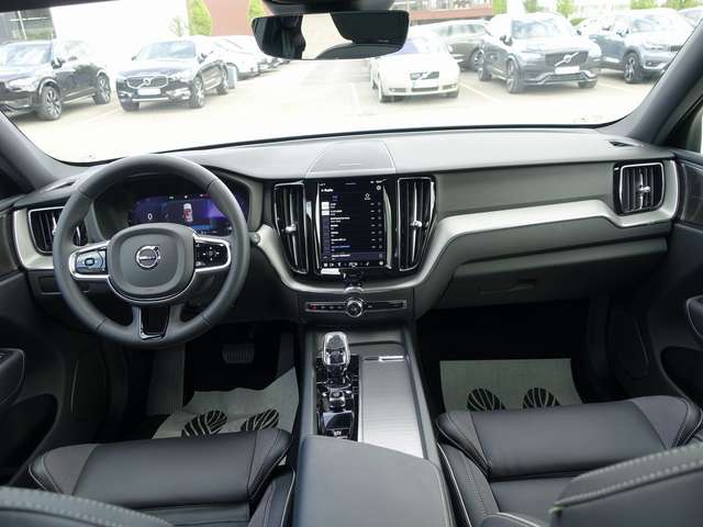 Volvo  B4 Plus Dark/Kamera/Pano/Memory/H&K/Carplay