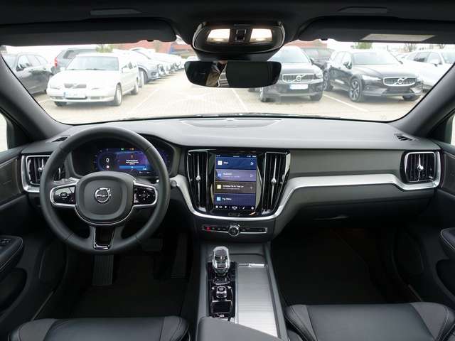Volvo  Plus B4 AWD/Panorama/Standh.