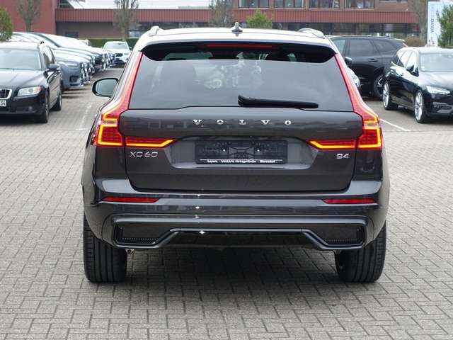 Volvo  Plus B4 Dark/Frontschhz. /Pano/Harman&Kardon