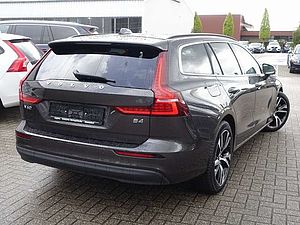 Volvo  Core, B4 Mild-Hybrid/AHK/Carplay/Kamera